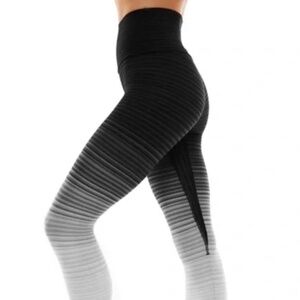 K-DEER Leggings Black and White Ombré Like New